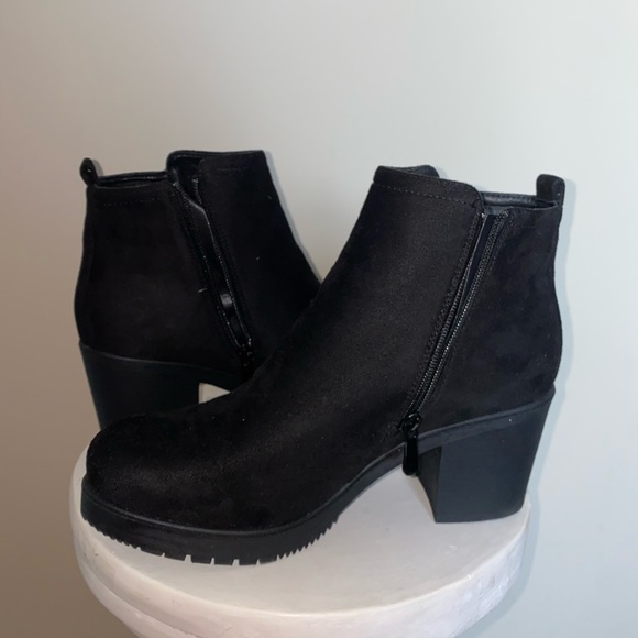 Women's High Heel Ankle Boots - Picture 3 of 3